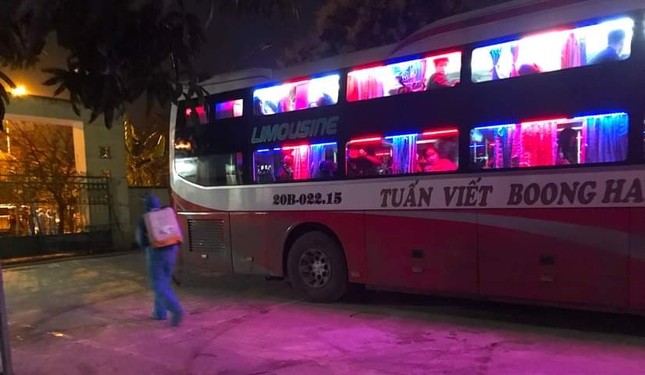 Chặn xe khách trong đêm, đưa bảy người Trung Quốc nhập cảnh trái phép đi cách ly ảnh 1