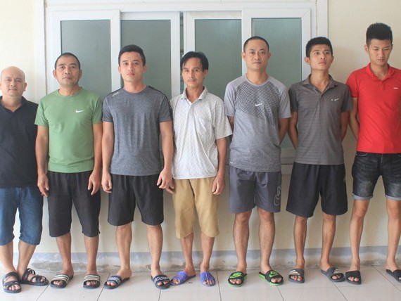 Công an đột kích sới đá gà, bắt giữ 21 đối tượng ảnh 1
