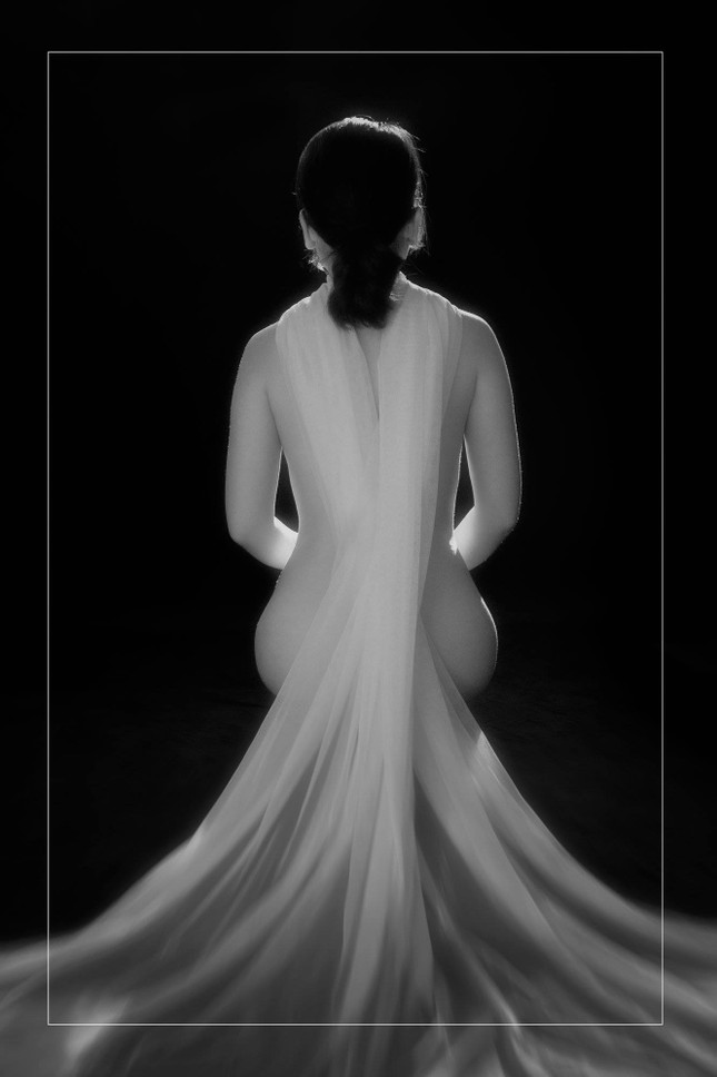 Ảnh nude chọn triển lãm quá an toàn, nghệ sĩ nói gì? ảnh 2