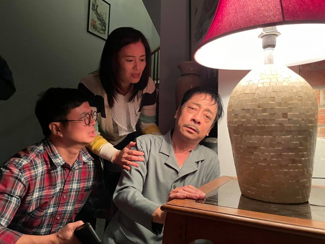 NSND Hoàng Dũng phẫu thuật cột sống, nghệ sĩ gửi lời chúc sớm bình phục ảnh 1