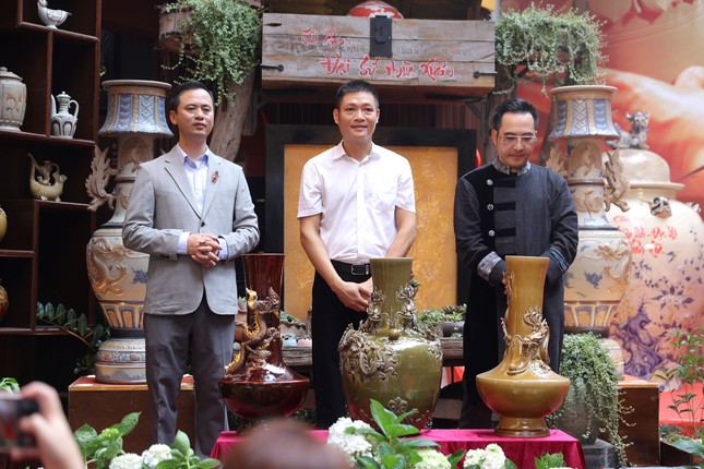 Nghệ nhân phục dựng di sản gốm hoa nâu ngàn năm của người Việt ảnh 1