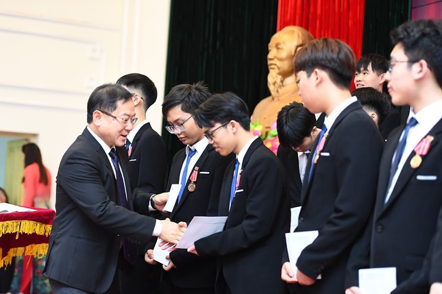 Vinh danh học sinh đoạt giải Olympic quốc tế, khu vực ảnh 2