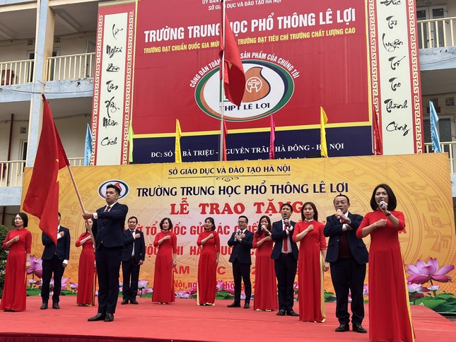 Học sinh Hà Nội tặng 3.500 lá cờ cho Trường Sa ảnh 4