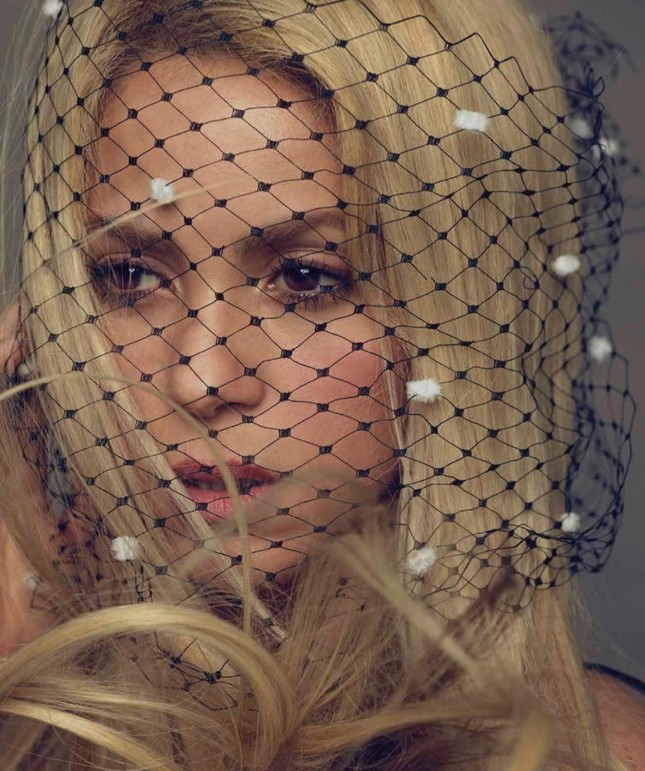 Nữ ca sĩ gợi cảm Shakira rực lửa tràn sức sống ở tuổi 40 ảnh 4
