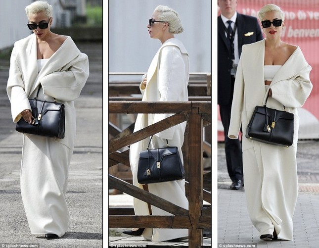 Lady Gaga causes 'fever' with elegant and seductive fashion pH๏τo 3