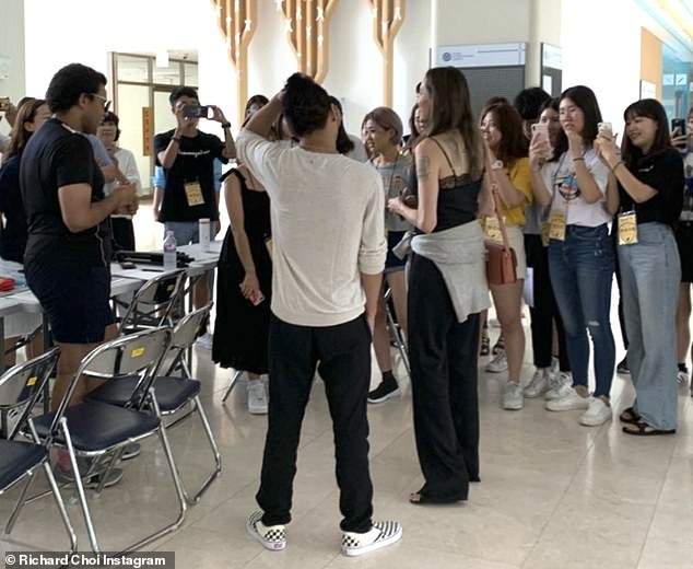 Angelina Jolie tried not to cry when she broke up with her son Maddox in Korea photo 5