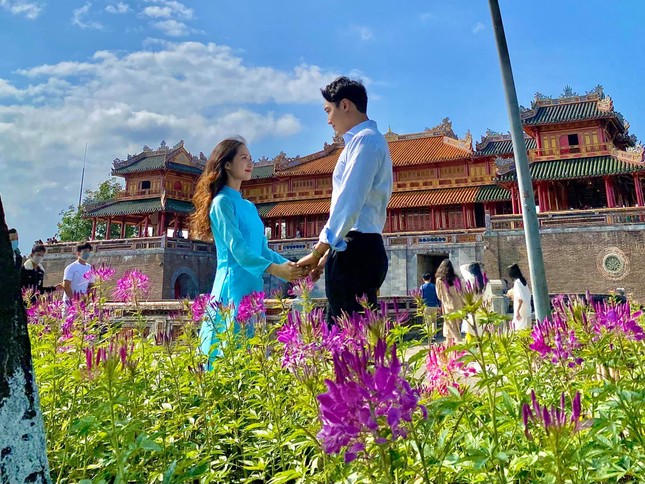 Cô gái Việt dẫn bạn trai Hàn ngắm cảnh đẹp nao lòng ở Huế ảnh 6