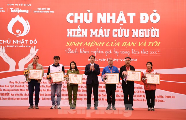 Chủ Nhật Đỏ lần thứ XVI năm 2024: Những giọt máu hồng ấm nồng Giáng sinh ảnh 75