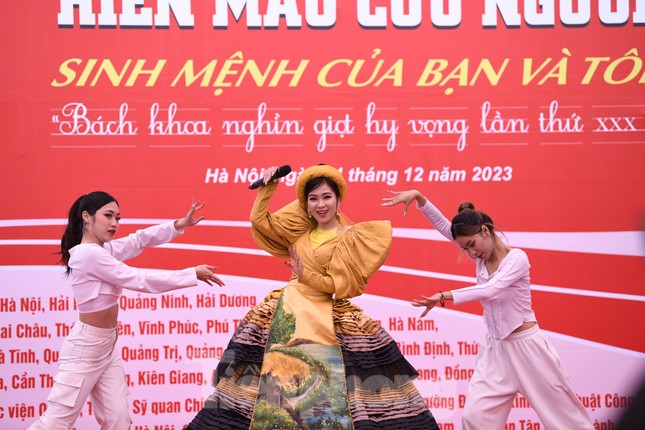 Chủ Nhật Đỏ lần thứ XVI năm 2024: Những giọt máu hồng ấm nồng Giáng sinh ảnh 38