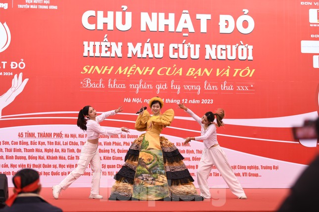 Chủ Nhật Đỏ lần thứ XVI năm 2024: Những giọt máu hồng ấm nồng Giáng sinh ảnh 37