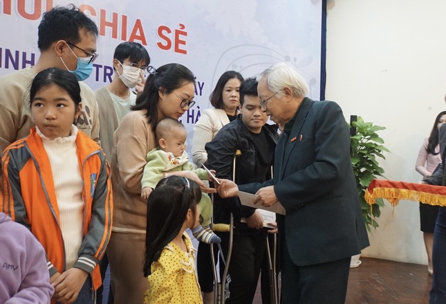 Hỗ trợ 510 triệu đồng cho 34 trẻ, học sinh, sinh viên trong vụ cháy chung cư mini ở Hà Nội ảnh 5