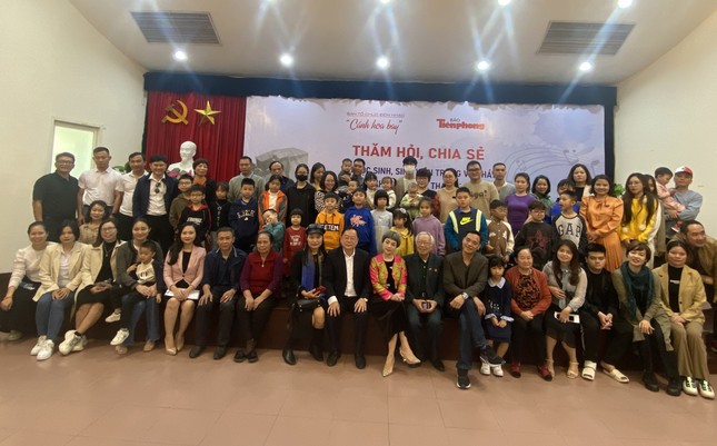 Hỗ trợ 510 triệu đồng cho 34 trẻ, học sinh, sinh viên trong vụ cháy chung cư mini ở Hà Nội ảnh 6
