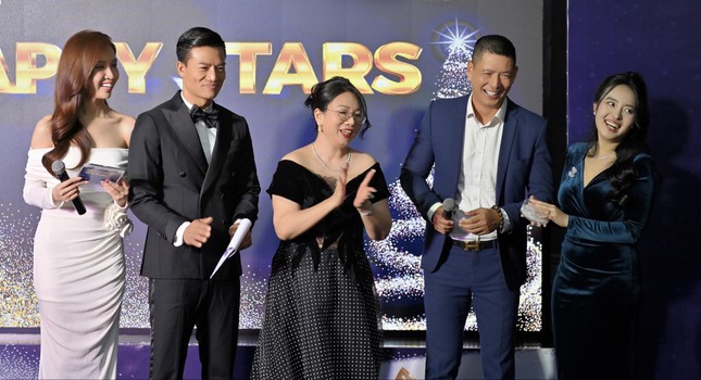 Showbiz 17/12: Ngoại hình Bình Minh ở tuổi 42 ảnh 1