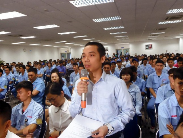Chủ tịch Hà Nội đối thoại với công nhân khu công nghiệp Nội Bài ảnh 1