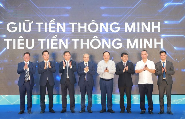 Cuối năm 2023 phố đi bộ hồ Hoàn Kiếm thanh toán không tiền mặt ảnh 2