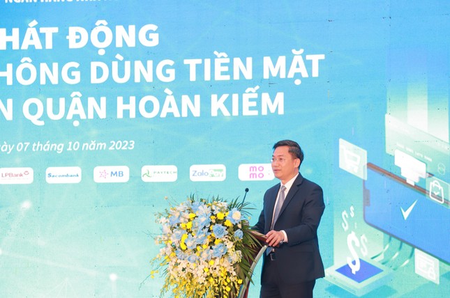 Cuối năm 2023 phố đi bộ hồ Hoàn Kiếm thanh toán không tiền mặt ảnh 1