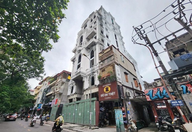 Chủ 'lâu đài' sai phạm trên phố Đội Cấn có thể được điều chỉnh giấy phép? ảnh 1