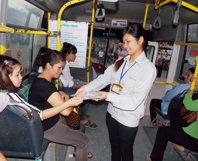 24 tuyến buýt Hà Nội sẽ thanh toán bằng vé điện tử ảnh 1