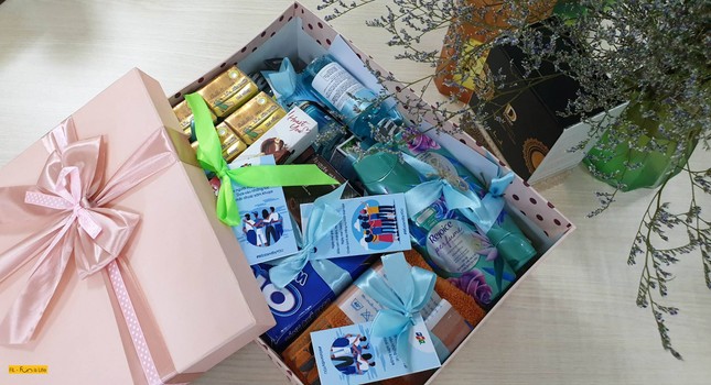 Dân công sở gói quà, sáng tác nhạc tặng y, bác sĩ tuyến đầu chống dịch ảnh 4