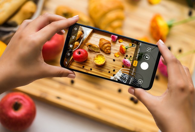3 smartphone tầm trung đời 2019 giảm còn nửa giá, trở nên đáng mua ảnh 2