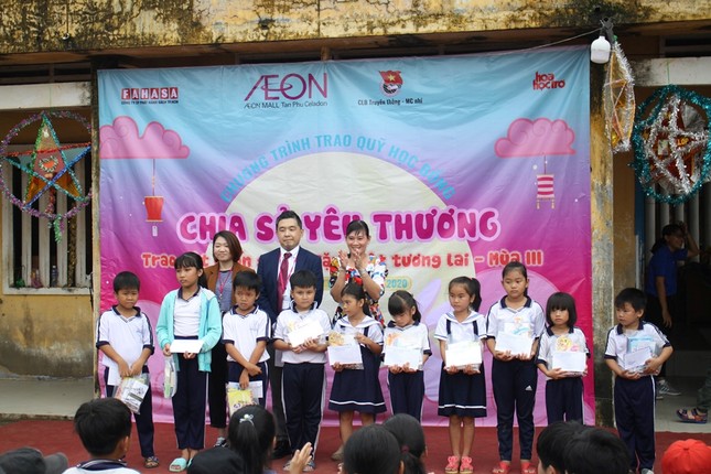 "Trao một cuốn sách – Tặng một tương lai": Khép lại hành trình ươm mầm ước mơ ảnh 5