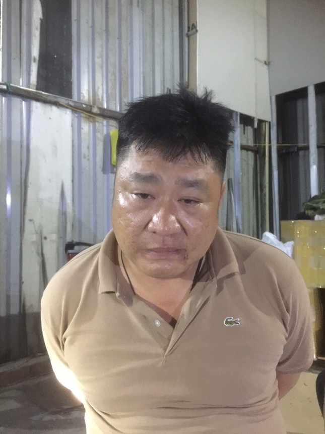 Bắt ‘trùm’ buôn lậu qua cửa khẩu sân bay Tân Sơn Nhất ảnh 1