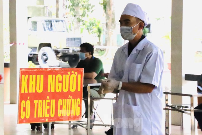 Trốn cách ly, không đeo khẩu trang nơi công cộng bị xử phạt thế nào? ảnh 1