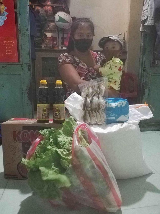 Hội Thiện nguyện Phan Thiết tặng nhiều phần quà cho bà con lao động nghèo ảnh 11