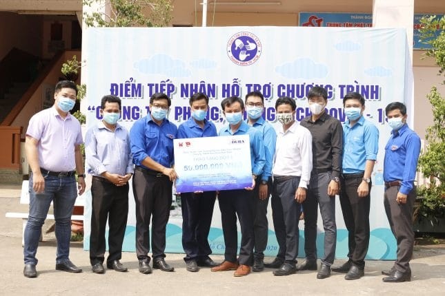 Vẽ ký họa góp quỹ ủng hộ đẩy lùi dịch COVID-19 ảnh 1