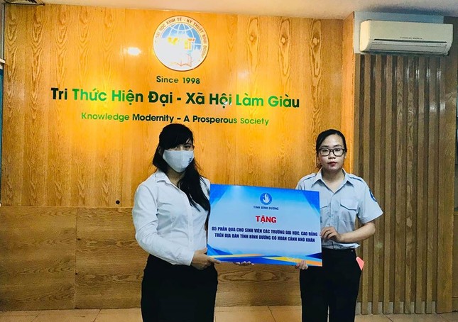 Hội Sinh viên tỉnh Bình Dương tặng quà cho sinh viên bị ảnh hưởng bởi dịch COVID-19 ảnh 6
