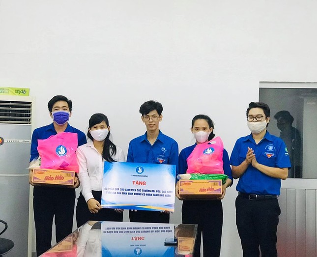 Hội Sinh viên tỉnh Bình Dương tặng quà cho sinh viên bị ảnh hưởng bởi dịch COVID-19 ảnh 7
