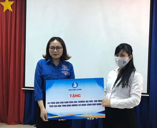 Hội Sinh viên tỉnh Bình Dương tặng quà cho sinh viên bị ảnh hưởng bởi dịch COVID-19 ảnh 10