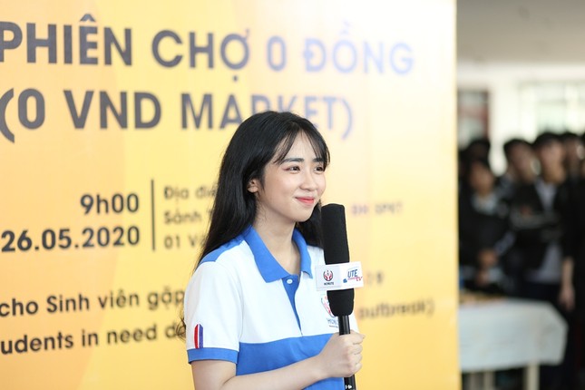 Hoa hậu Tiểu Vy đồng hành với “Phiên chợ 0 đồng” dành cho sinh viên ảnh 4