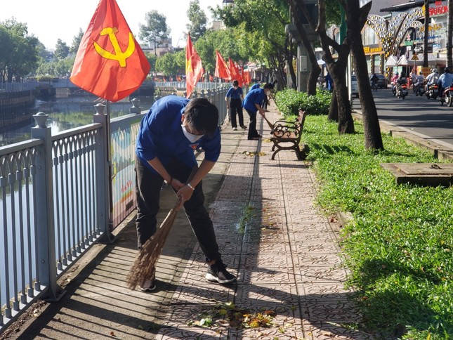 “Màu áo xanh” ra quân bảo vệ môi trường ảnh 5