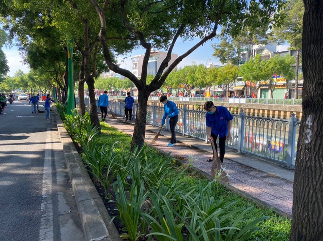 “Màu áo xanh” ra quân bảo vệ môi trường ảnh 3