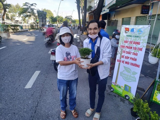 “Màu áo xanh” ra quân bảo vệ môi trường ảnh 4