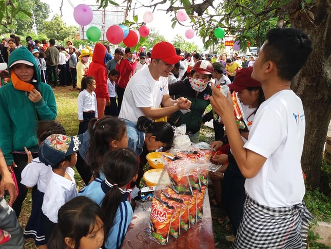 Mang Trung Thu đến trẻ em nghèo vùng xa ảnh 1
