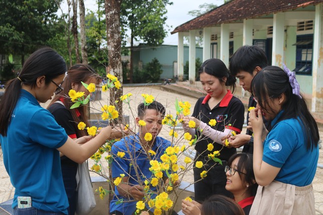 Mang Xuân đến miền xa ảnh 2