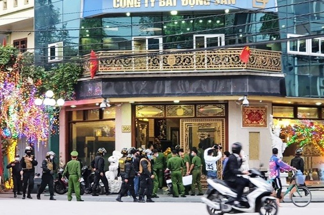 'Đàn em' của vợ chồng đại gia Đường Nhuệ ra đầu thú ảnh 1