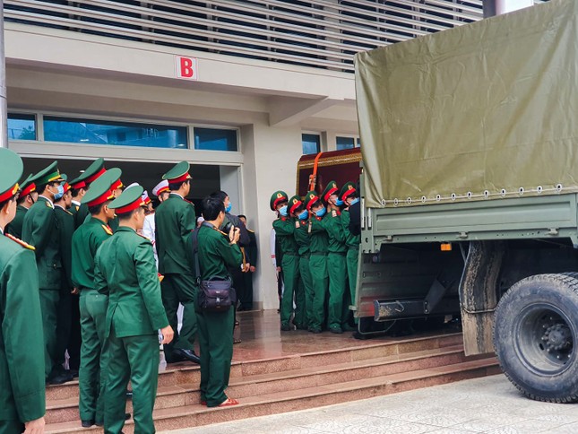 Rưng rưng lễ tang 22 chiến sĩ hy sinh tại Quảng Trị ảnh 37
