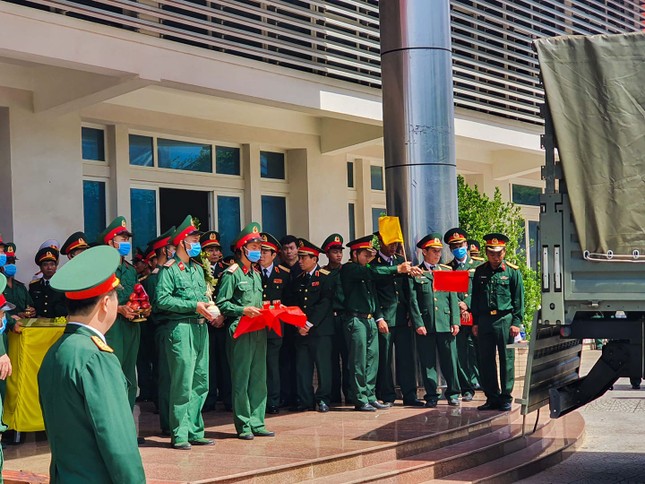 Rưng rưng lễ tang 22 chiến sĩ hy sinh tại Quảng Trị ảnh 38