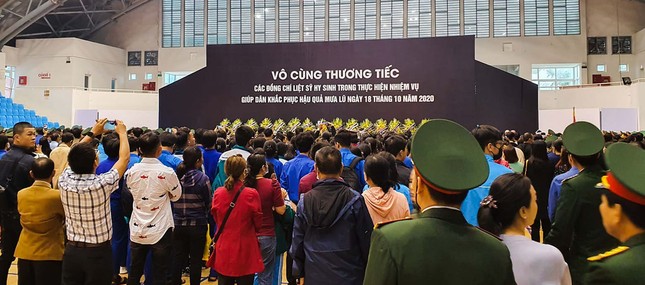 Rưng rưng lễ tang 22 chiến sĩ hy sinh tại Quảng Trị ảnh 32