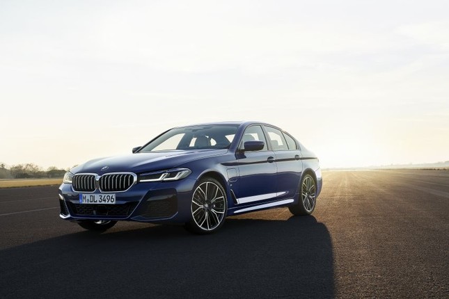 BMW Series 5 2021 xuất hiện chính thức với nhiều nâng cấp nhỏ ảnh 1