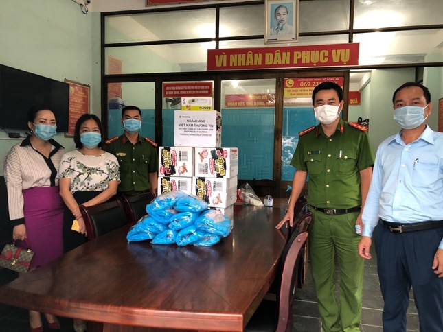 Cán bộ, nhân viên Vietbank chung tay phòng chống COVID-19 tại các tỉnh miền Trung ảnh 2
