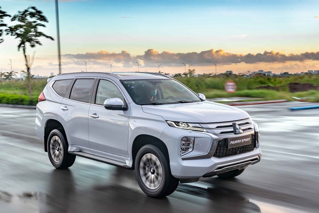 SUV cỡ trung tại Việt Nam cạnh tranh mạnh về cuối năm? ảnh 2