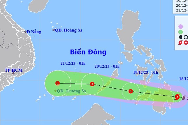 Bão Jelawat di chuyển rất nhanh, ngày mai vào Biển Đông ảnh 1