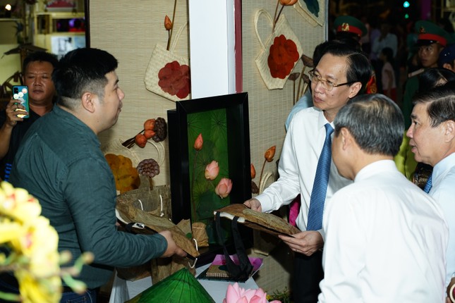 Hàng trăm nghệ sỹ miền Đông Nam bộ hát mừng Sài Gòn 44 năm mang tên Bác Hồ ảnh 3
