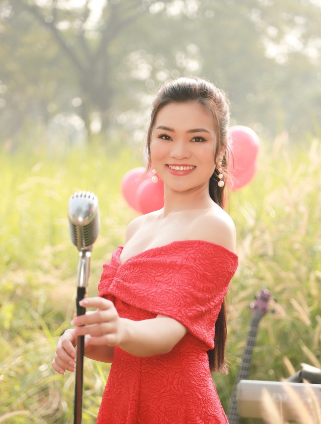 Điều thú vị về tác giả ca khúc 'Mùa xuân rạng ngời' đang gây 'sốt' mạng xã hội ảnh 2