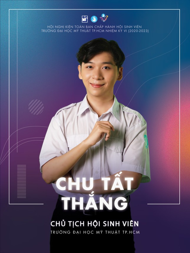 Thủ khoa tốt nghiệp khoa Mĩ thuật ứng dụng: 'Mỗi người sẽ tỏa sáng theo một cách riêng của mình' ảnh 1