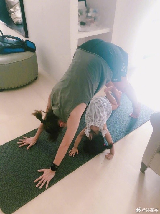 “Tiểu thiên hậu của giới trẻ châu Á” Tôn Yến Tư chia sẻ bí quyết để có vóc dáng tươi trẻ ảnh 3